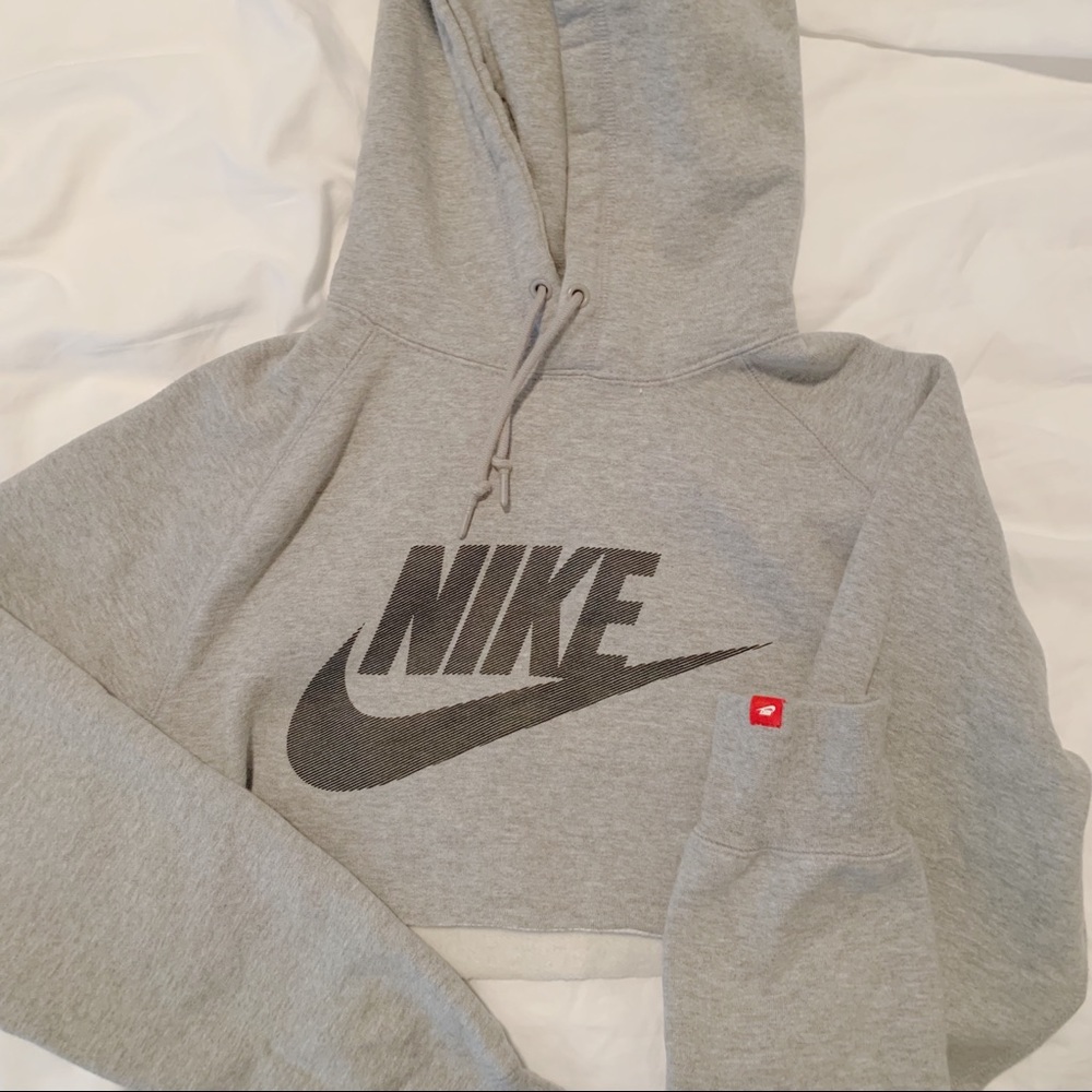 Cropped Nike Hoodie